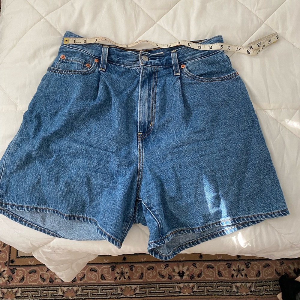Levi’s ribcage high shorts